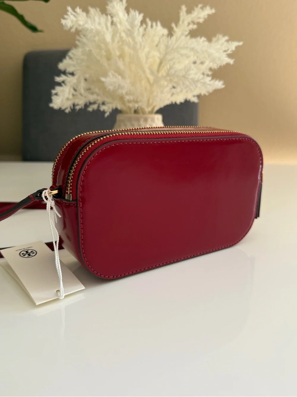 NWT , tory burch smooth camera crossbody bag bartlett red 176890 $425